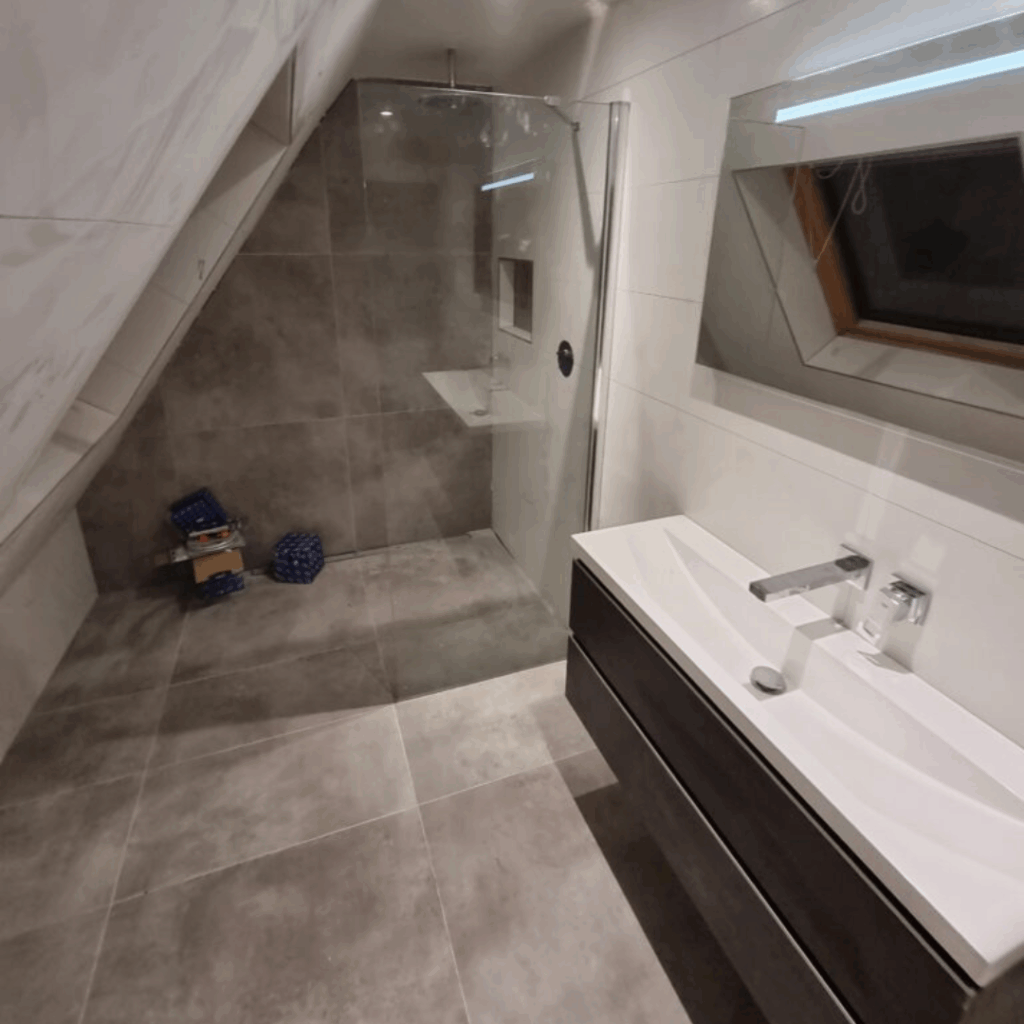 Renovatie badkamer & wc door Amiro CV & Electra uit Hilversum